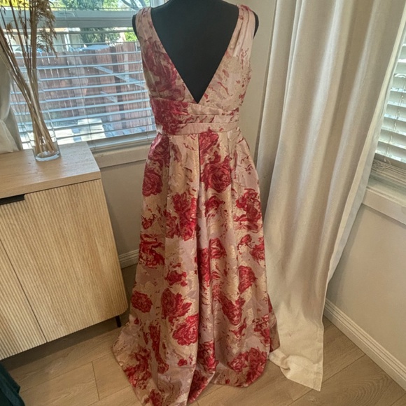 carmen marc valvo gown - Picture 3 of 5